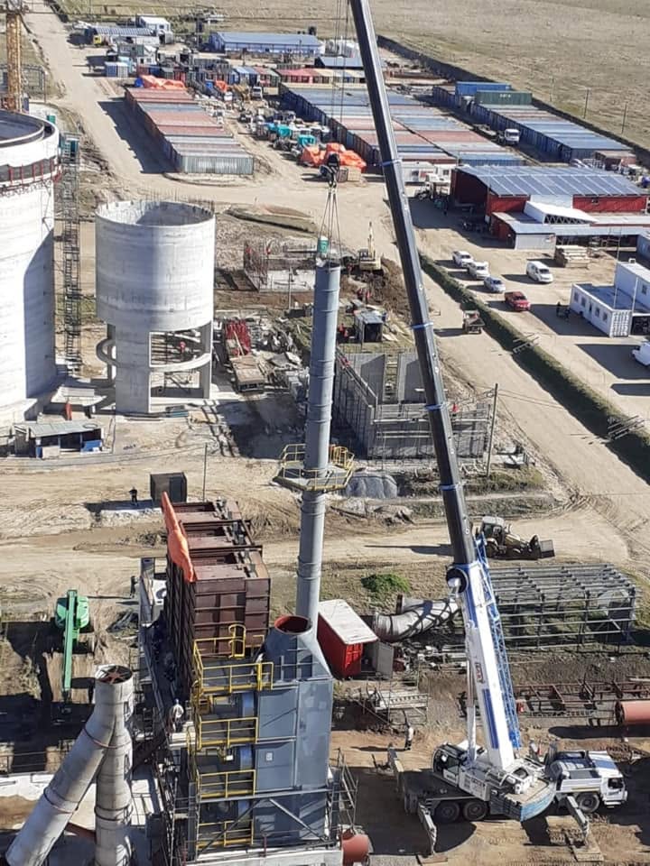 Montaje estructural de acero en la planta de cementos Cielo Azul con grúas de alta capacidad